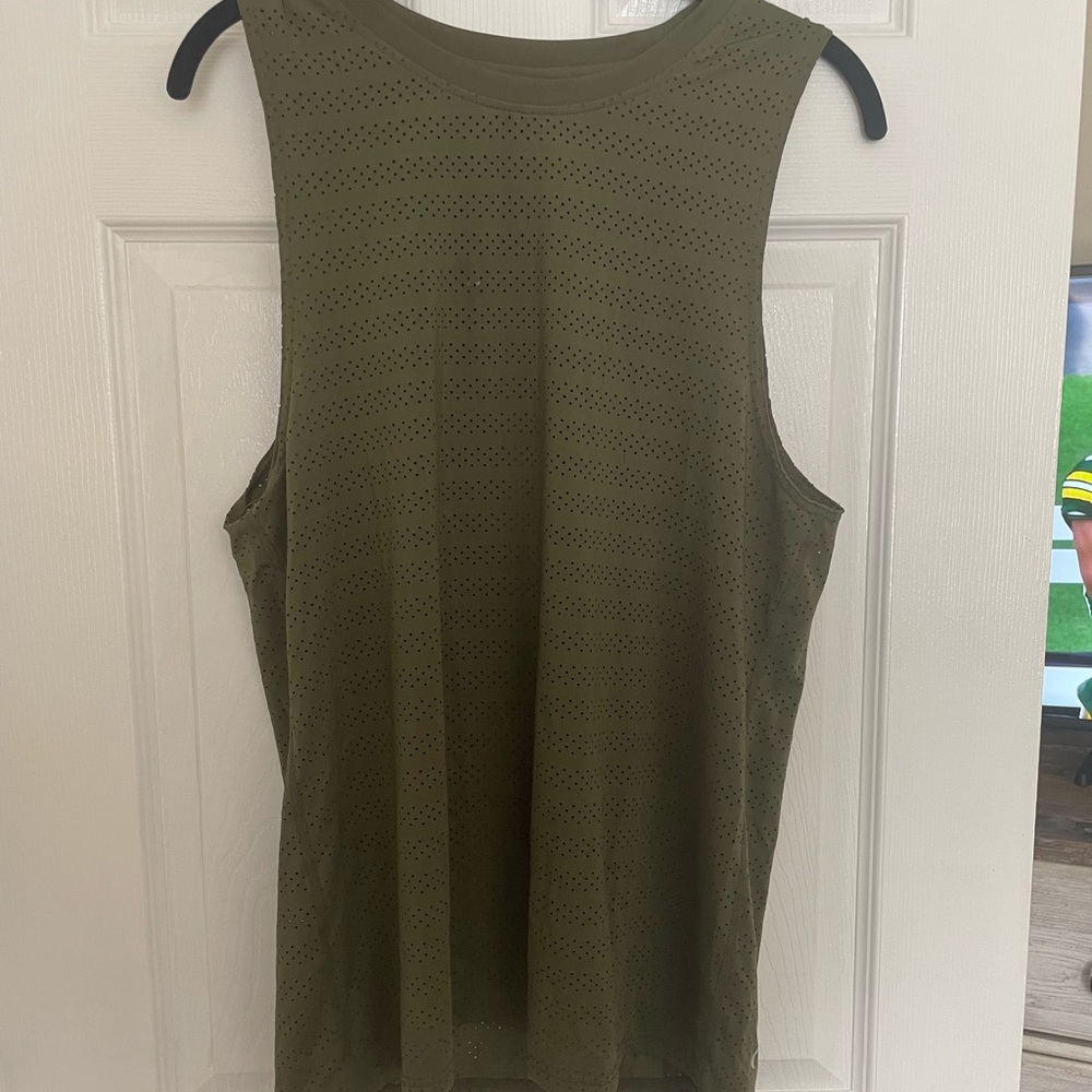EUC ZYIA Olive chill tank RC